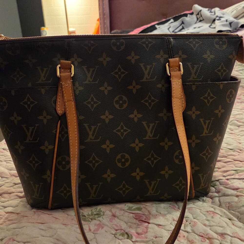 Louis vuitton totally pm